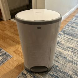 Diaper Pail And Refills 