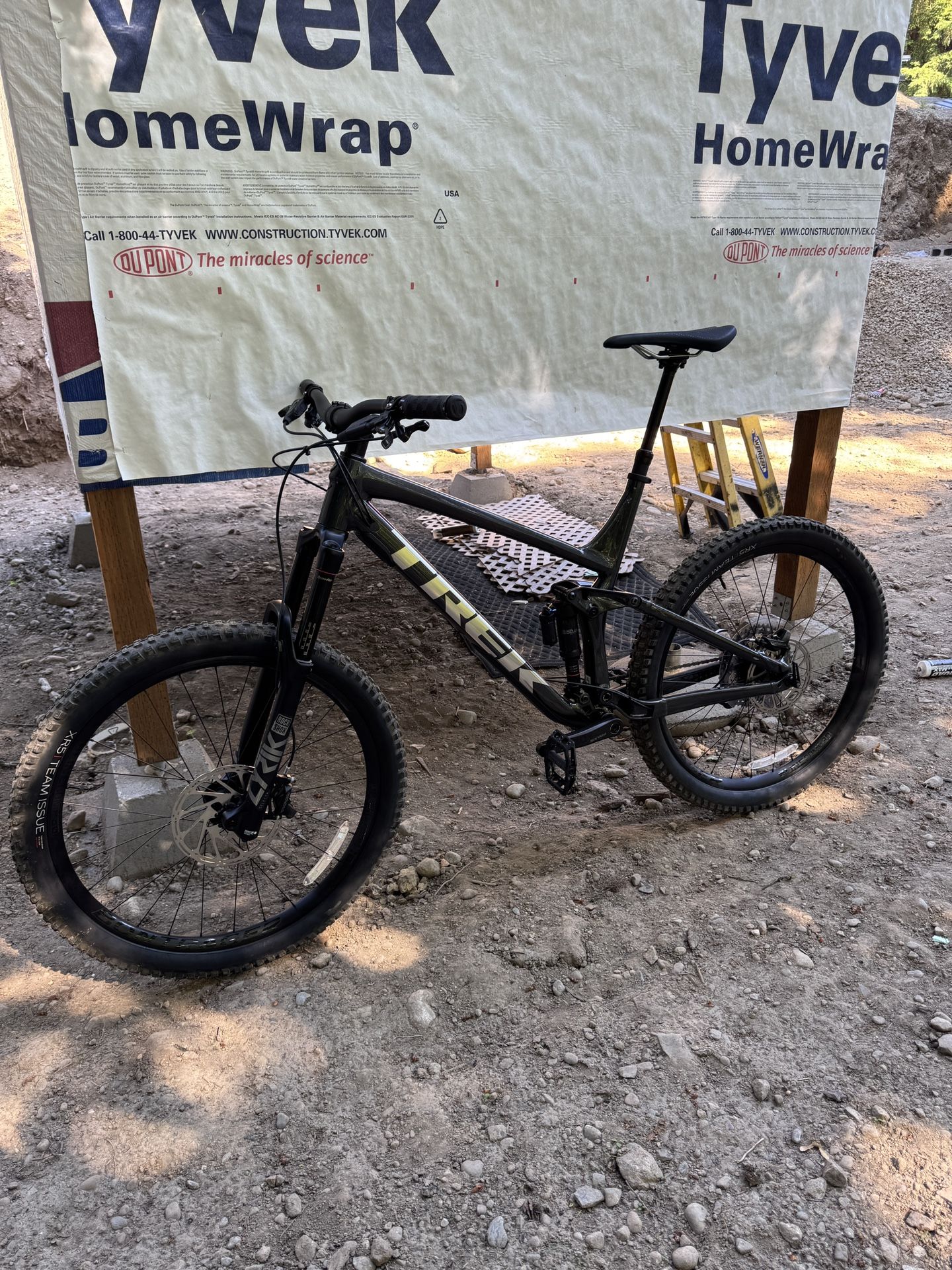 2022 Trek Remedy 8 Full Suspension Mountain Bike