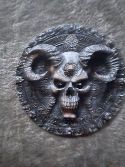 Gothic Horned Skull Round Metal Sign Dark Fantasy Wall Decor Occult Style Tin Plaque