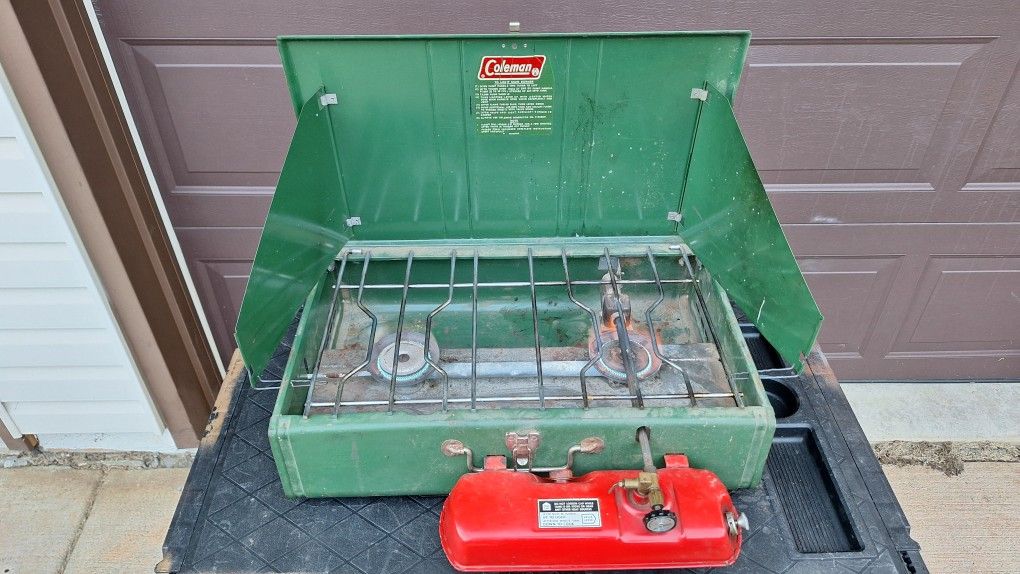 Vintage Coleman 413G Camp Stove