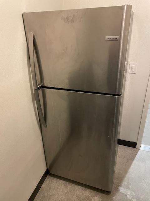 Refrigerator/ frigidaire 