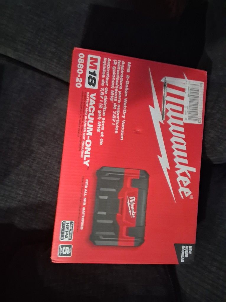 Milwaukee M18 Vacuum