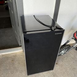 Mini Fridge With Freezer 