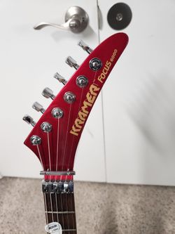 1986 Kramer Focus 6000 with Hardshell case, gotoh tremolo, locking gotoh tuners, strap locks