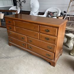 Dresser With Mirror Excellent Condition 