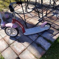 R A D I O / Flyer Two Wheel Scooter