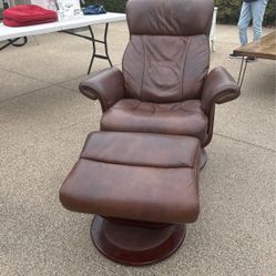 Chair With Ottoman 