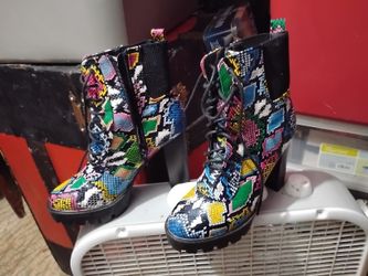 YI-KO Boots Size 9