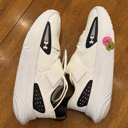 Under Armour black white size 14