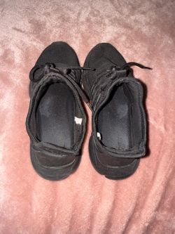 Non slip sneakers