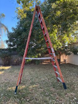 (NEED GONE ASAP) Fiberglass A-Frame Step Ladder