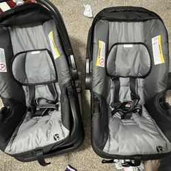 TWIN CARSEATS 
