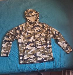 Mens Nike thin lightweight camouflage jacket/windbreaker
