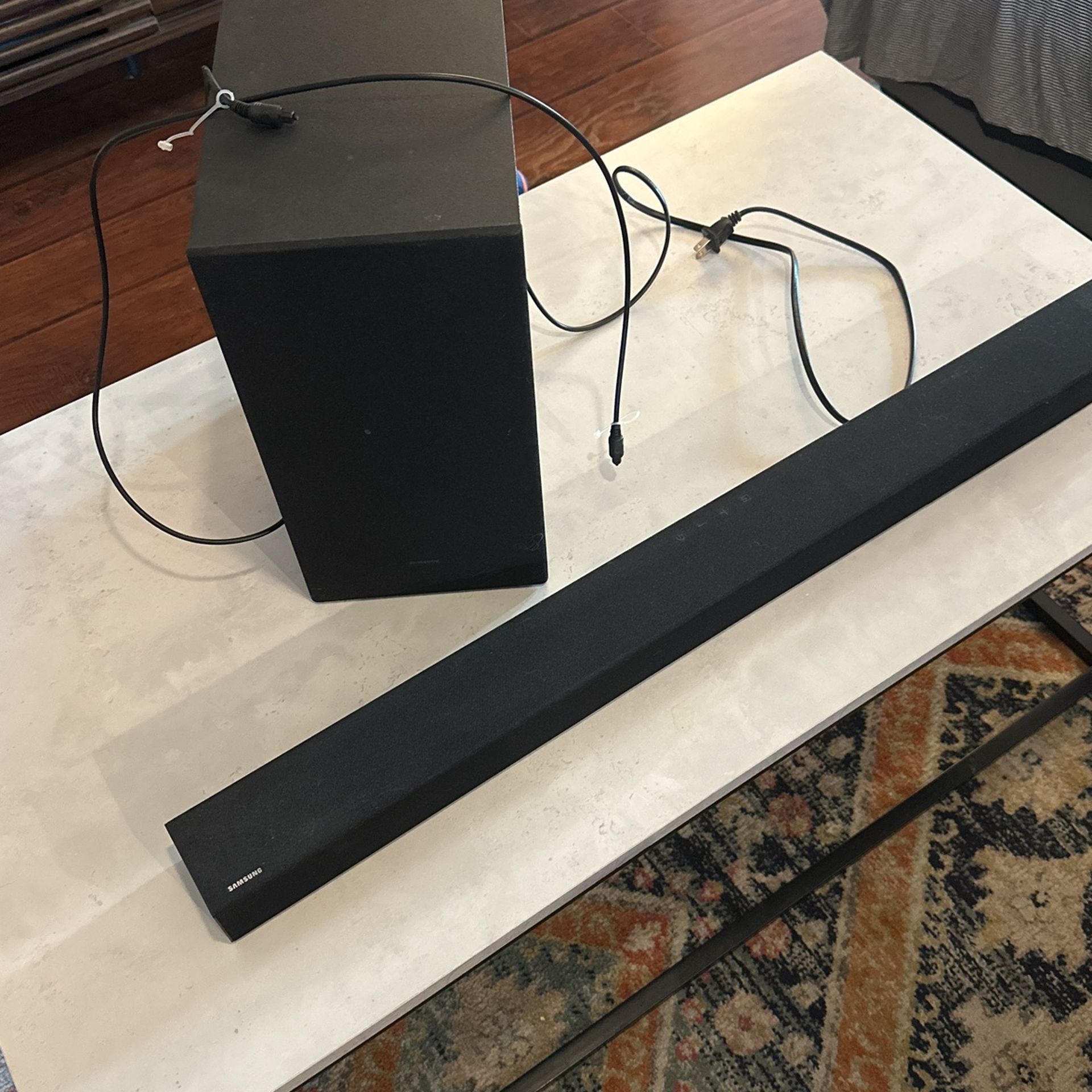 Samsung Soundbar with Wireless Subwoofer - Excellent Condition