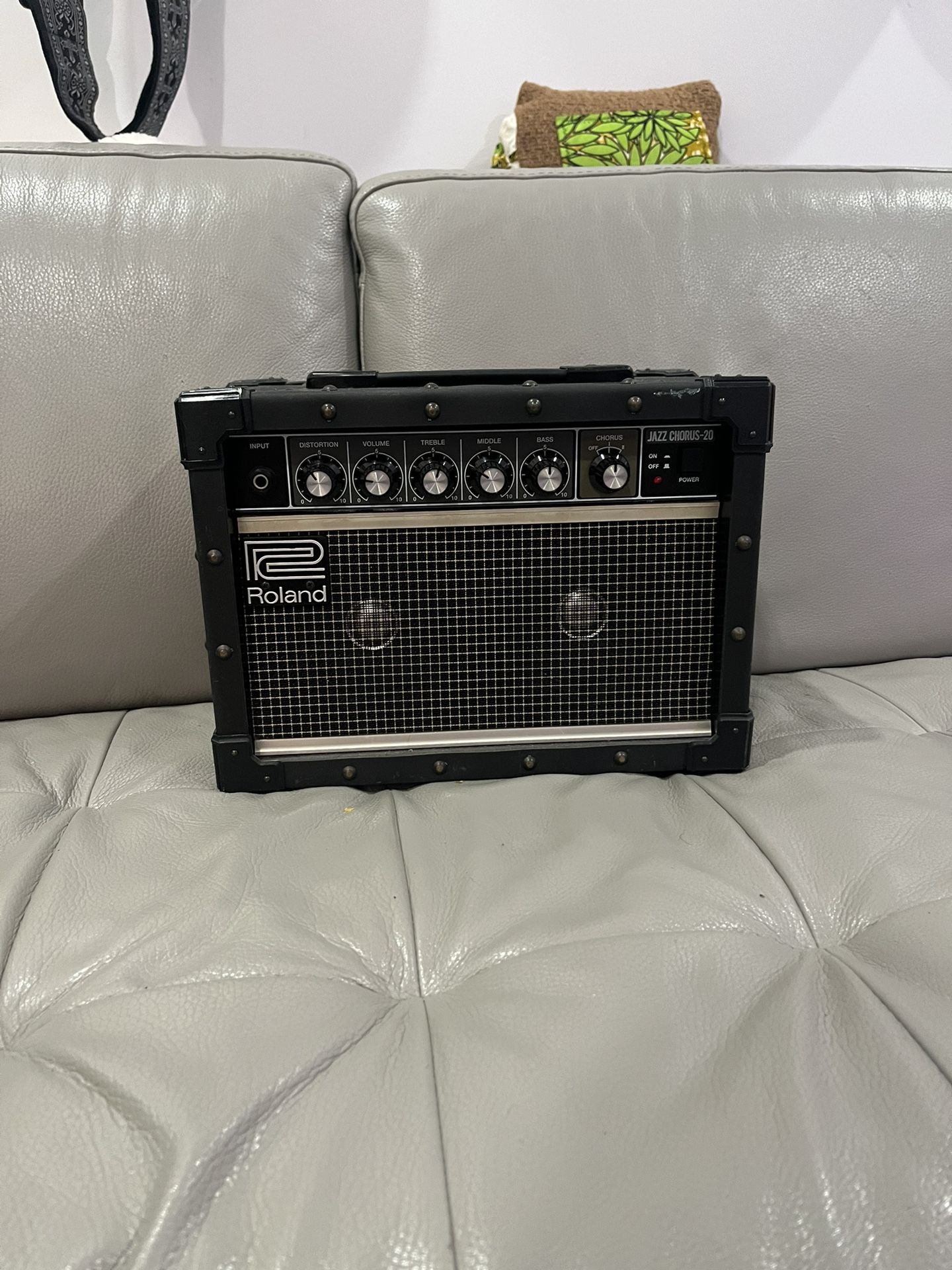 Roland JC-20 Jazz Chorus 20-Watt 1x5” Guitar Amp
