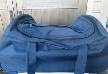 Samsonite duffel bag with wheels