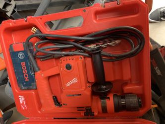 Milwaukee hammer drill with drill bit set