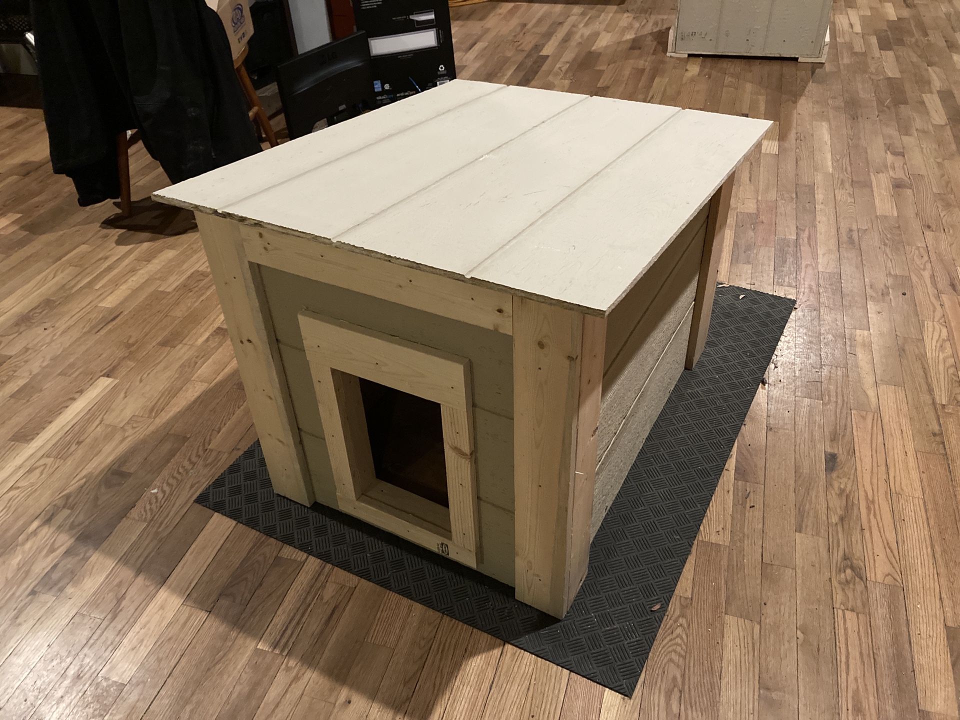 Dog House (insulated)