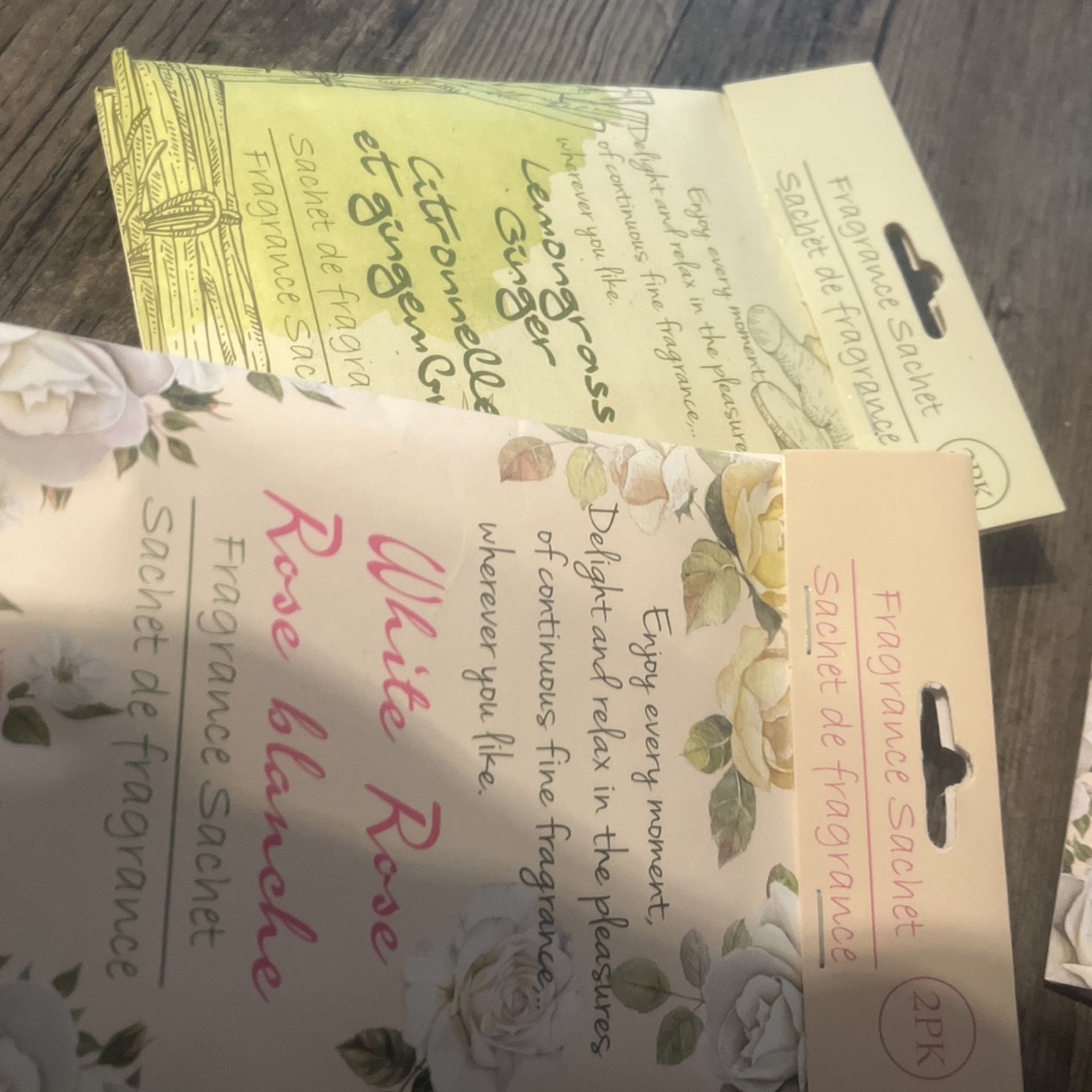 Brand new sachet packs smells amazing four in total