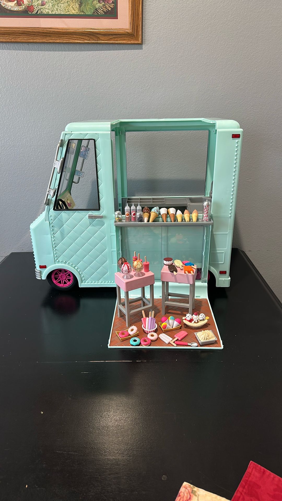 Our Generation Camión de Helados para Muñecas, 18”