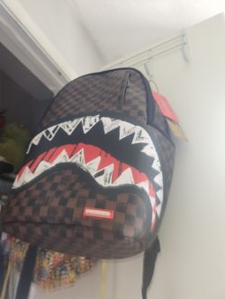 Selling speayground has seceret pocket and tags