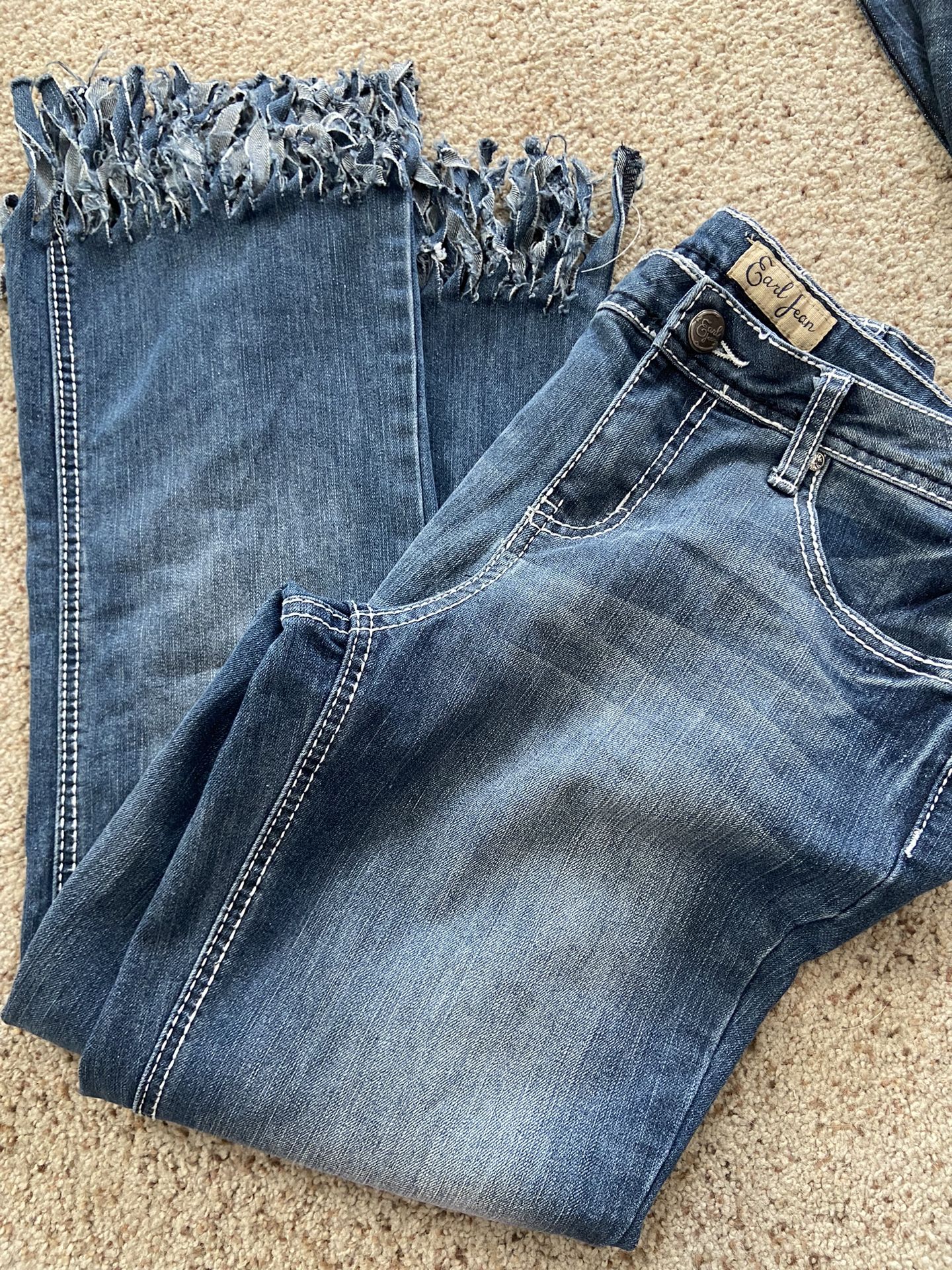 Womens Size 6 Fringe Crop Jeans 