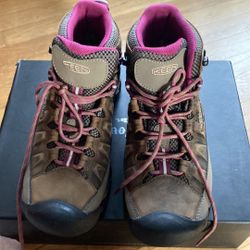 Keen Hiking Insulated Waterproof Shoes Size 8.5