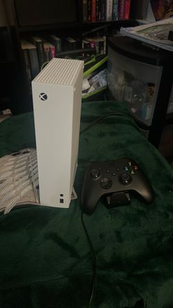 Xbox Series S w controller w controller charging station