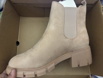 New in box size 7.5 women’s lug sole platform ankle booties suede