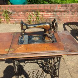 Antique Singer Manual Sewing Machine 