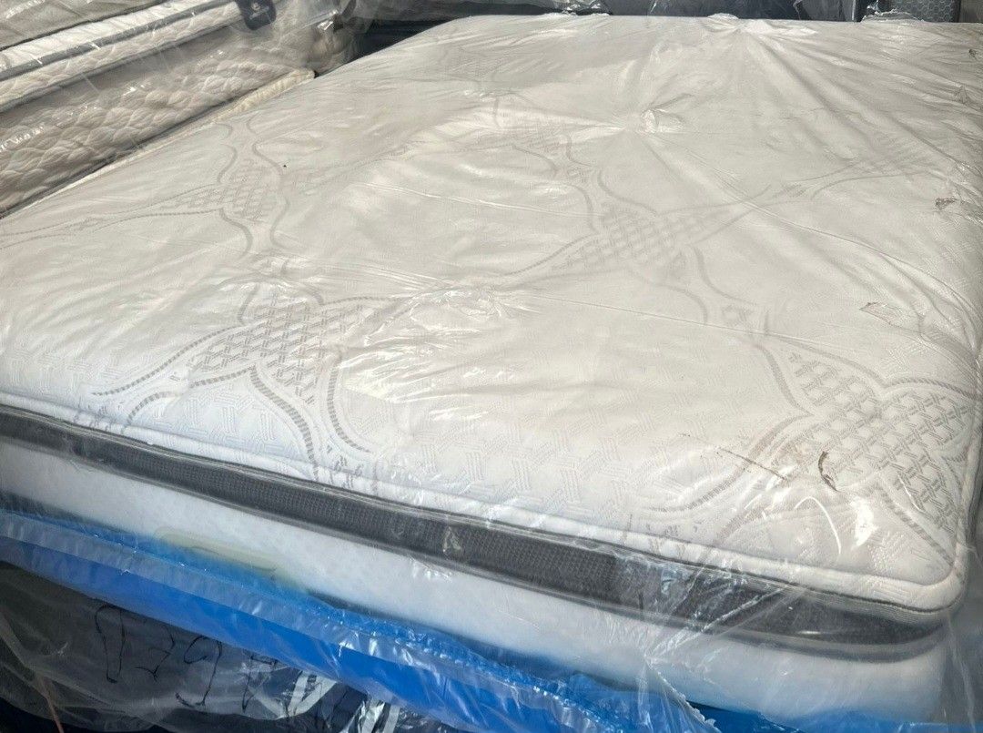 King Size Pillowtop Mattress Split Box Springs & Bed Frame Optional