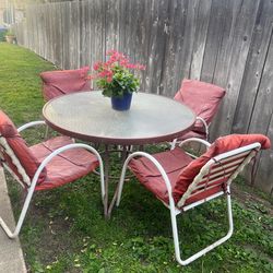 Outdoor table and chairs