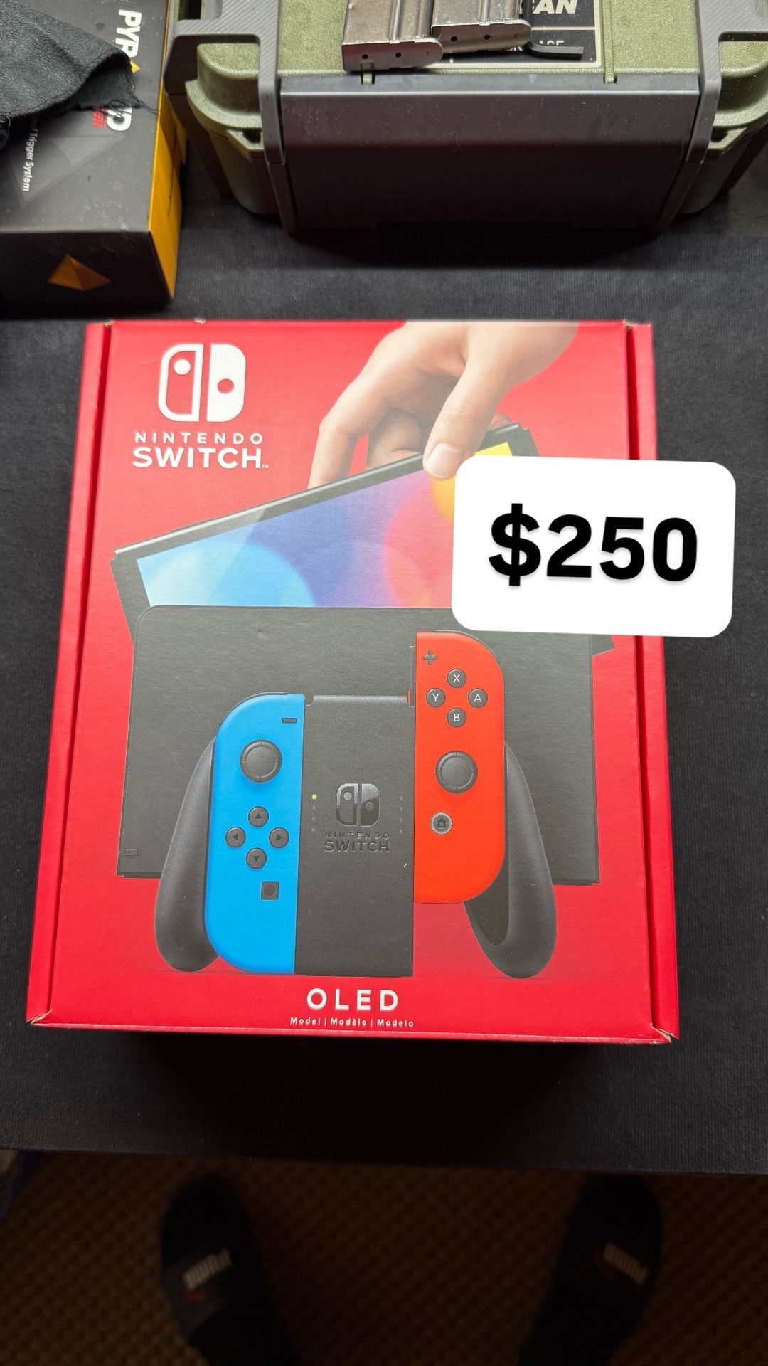 Switch OLED - like new - Box included