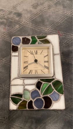 MANTEL CLOCK. COLORED MOSAIC LIKE TILE ENHANCES THE LOOK OF THE CLOCK. VERY GOOD CONDITION. NEEDS BATTERY.