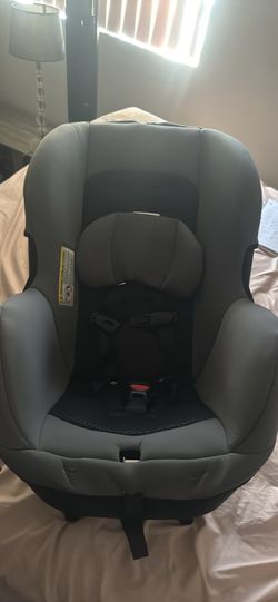 Infant and grow with me car seat Expire 2028 and 2030 FCFS $40