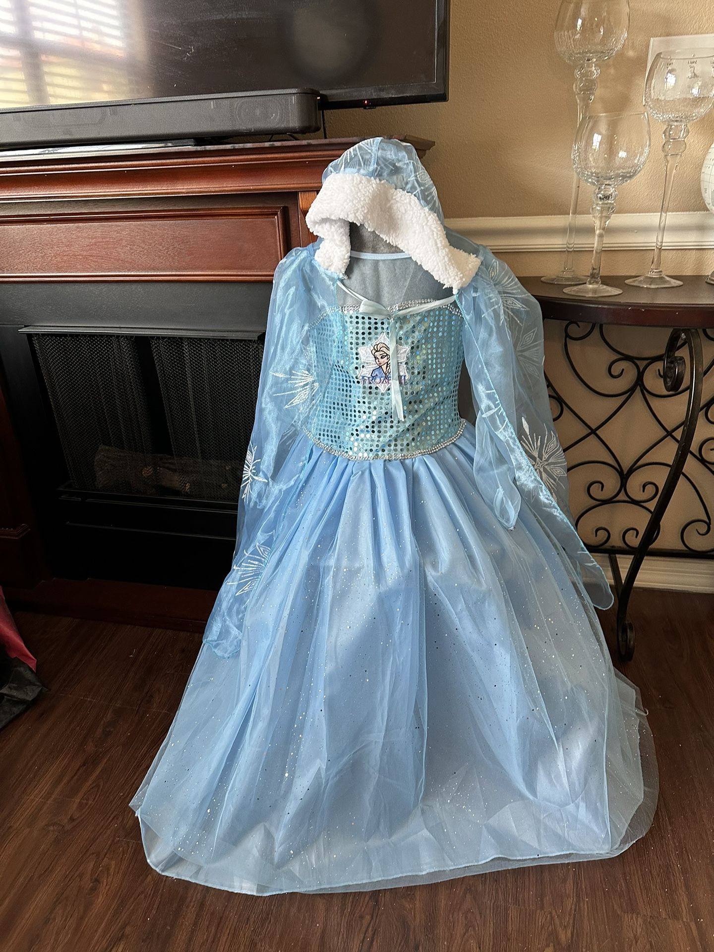 Dress Bella, Elsa, Cruella, Wends day  And Chucky