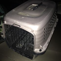 Medium cat carrier like new only $30 firm