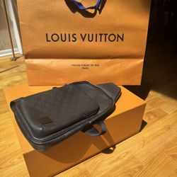 Louis Vuitton Avenue Slingbag