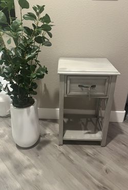Accent table - Brand New