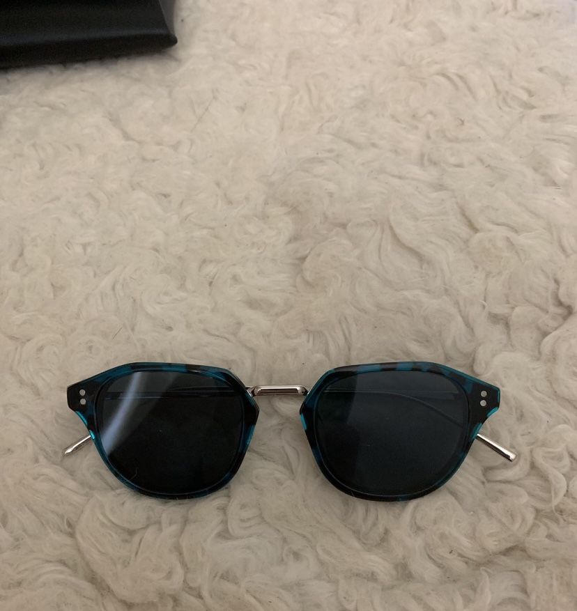 Brand new Akila Theory sun glasses