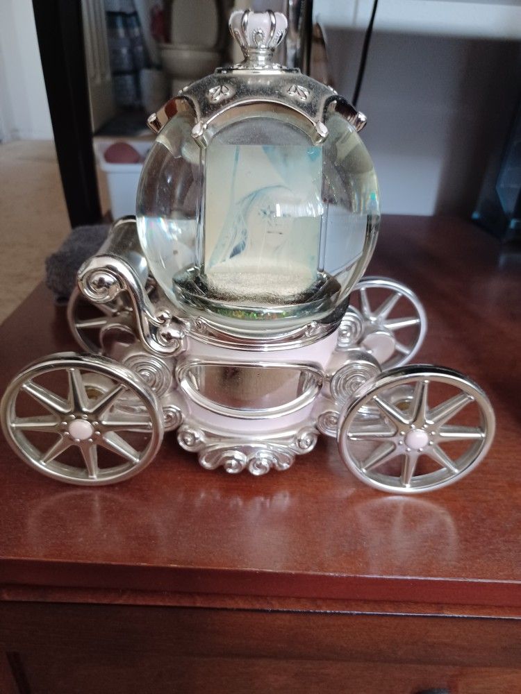 Princess Carriage Snow Globe