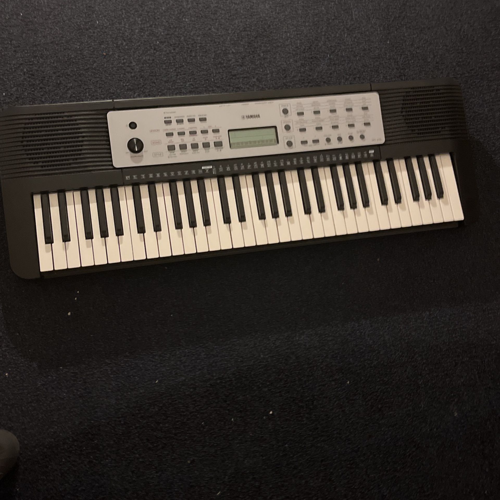 Yamaha Keyboard And Stand 