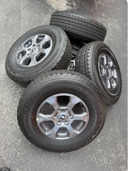 FORD BRONCO BASE 2026 WHEELS AND TIRES