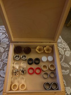 13 pairs of side 5/8in gauges for stretched earlobes