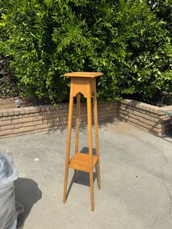 Lane 54” tall knotty pine plant stand