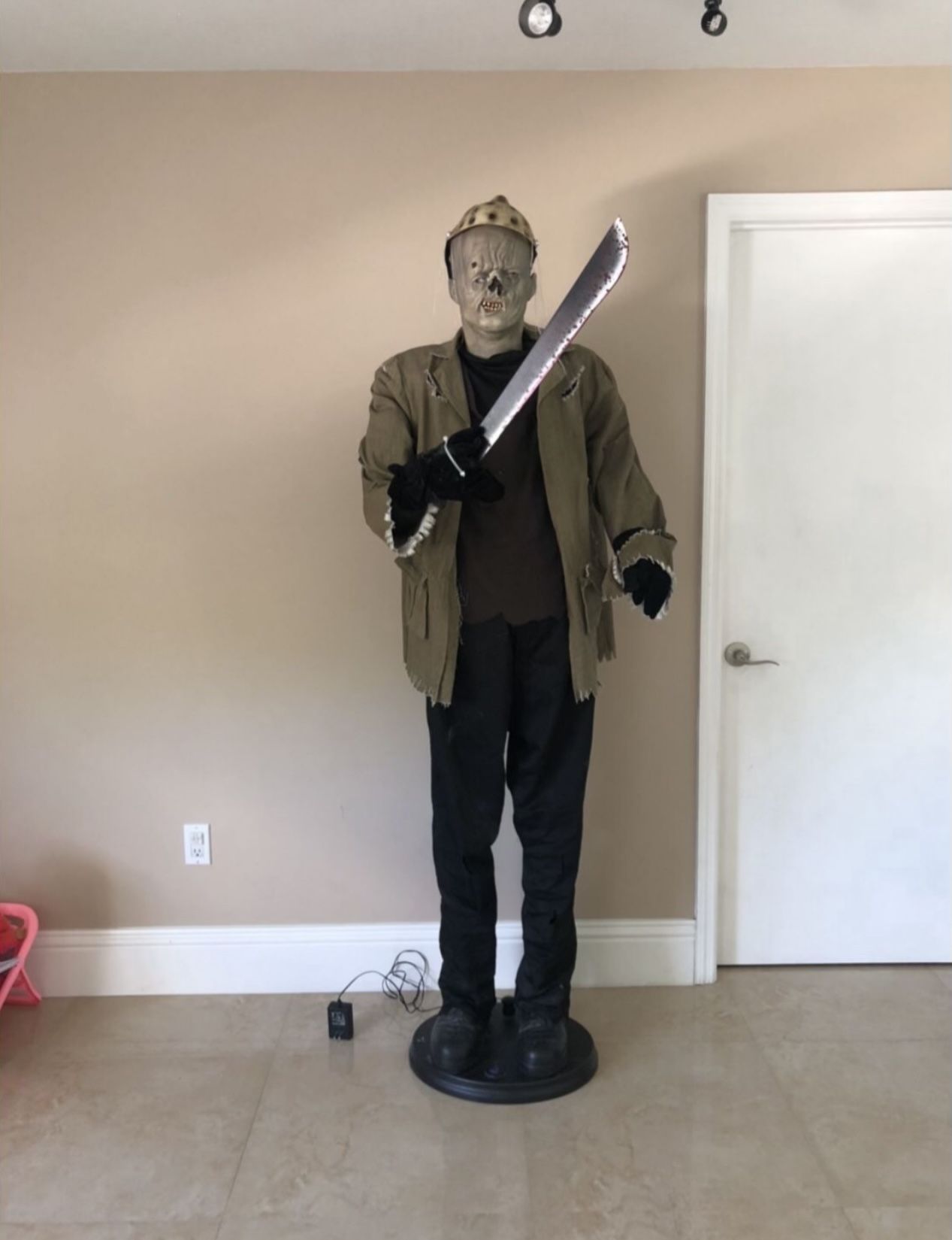 Friday The 13th 6 Feet Jason Voorhees Animatronic Halloween for Sale in  Bloomfield, NJ - OfferUp