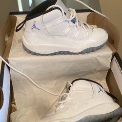 Jordan retro 11s white legend blue size 9c