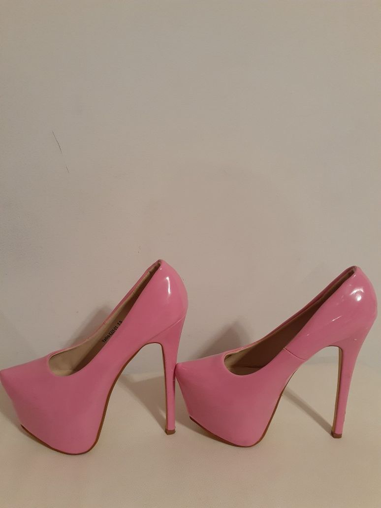 Platform heels