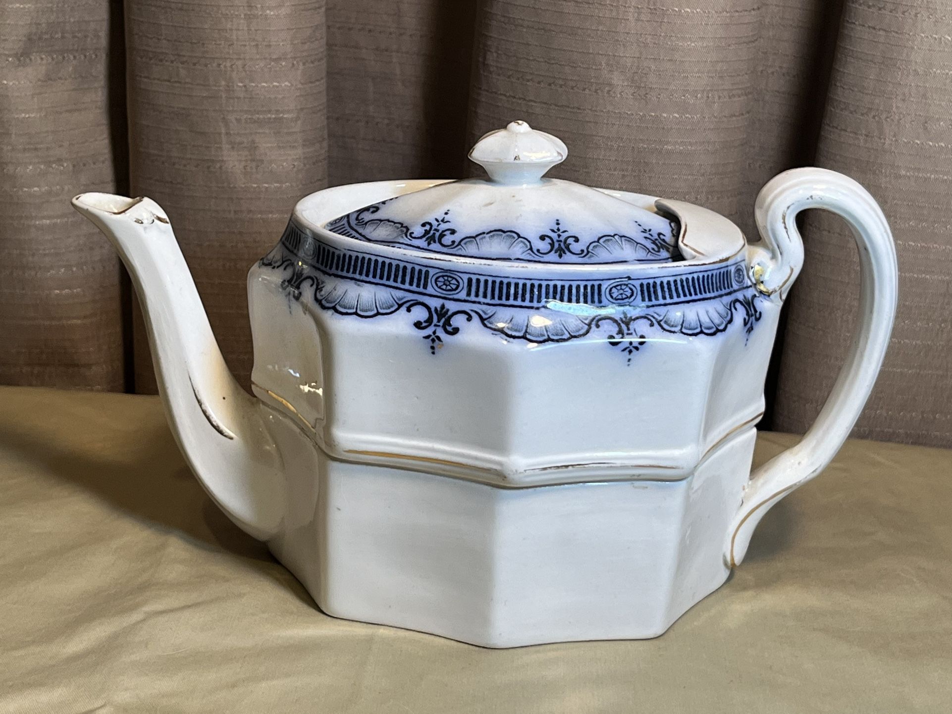 Lyceum Tea Pot Silicon China Booth’s Renown Border