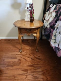 Set of 2 solid Oak end tables